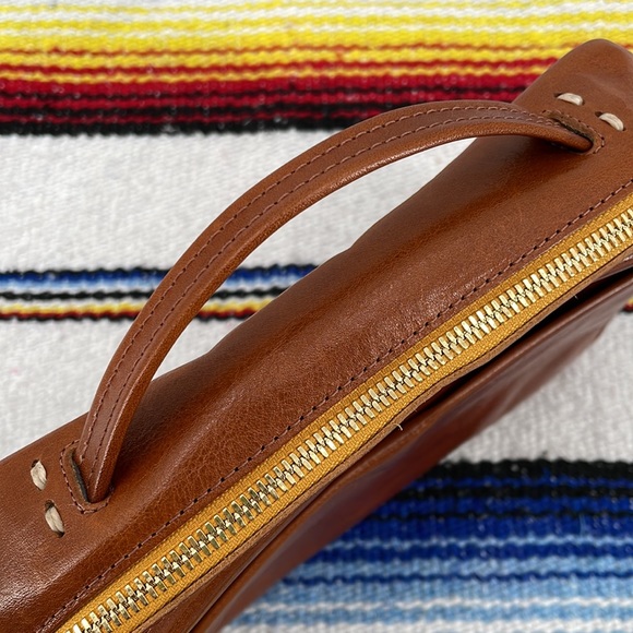 Clare V. Mirabel in Miel - Picture 10 of 16